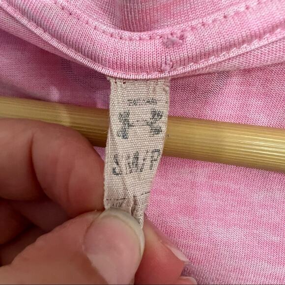 EUC Under Armour V Neck Pink Tee Sz S - Picture 3 of 4